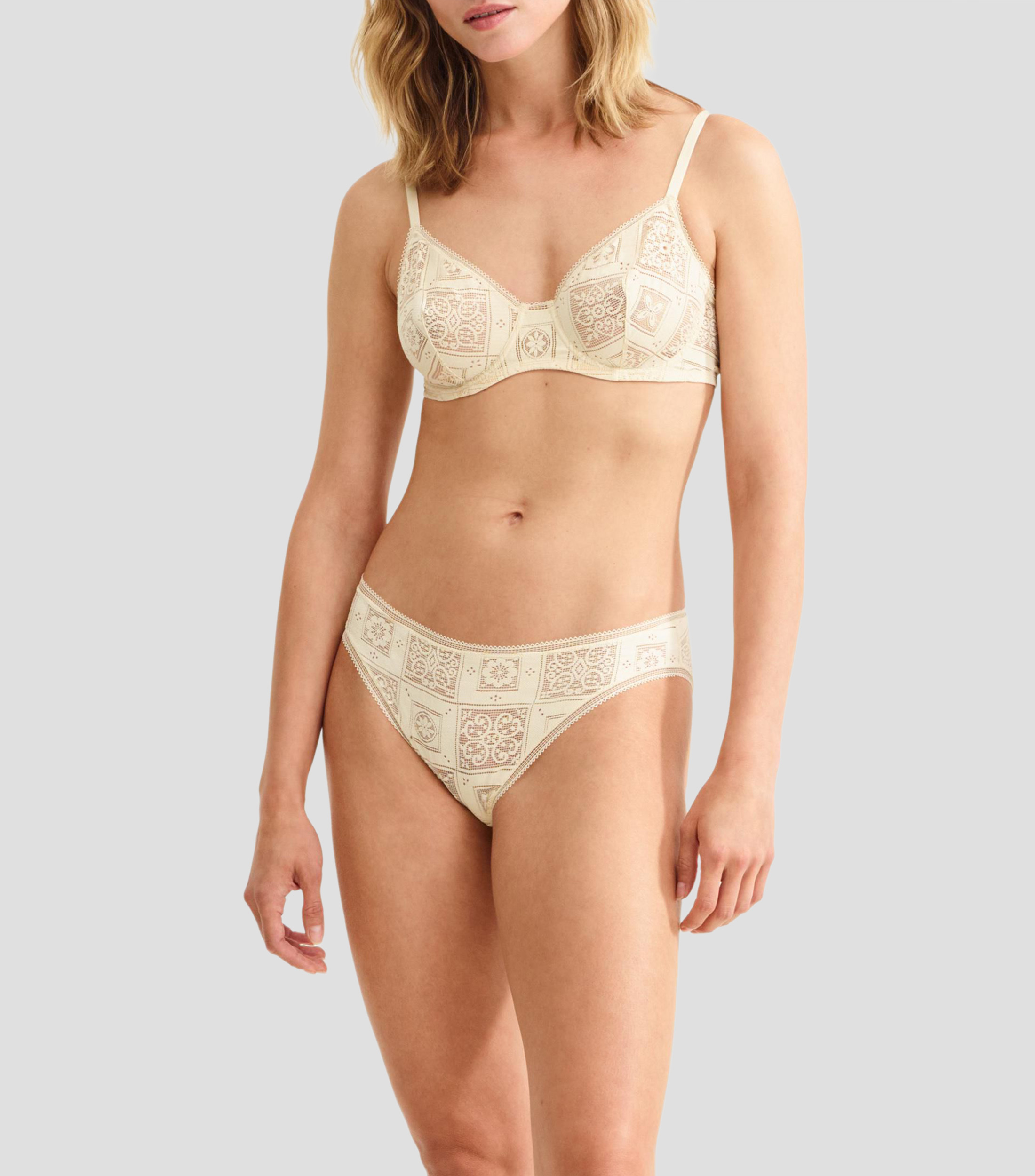 Brasier de encaje con varilla